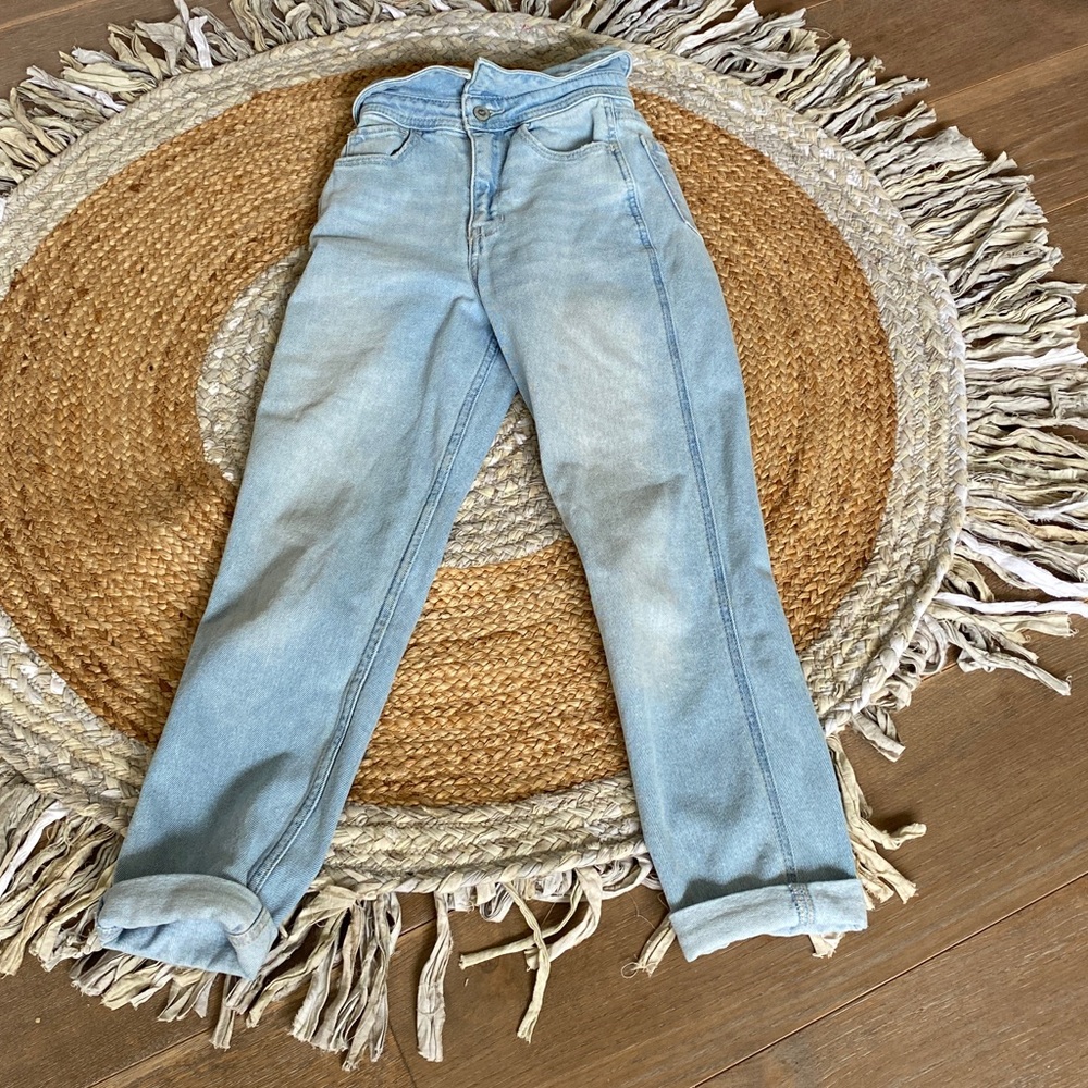 Hollister Paper Bag Waist Jeans size 00